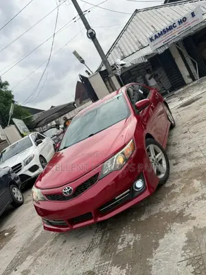 Toyota Camry SE V6 4dr Sedan (3.5L 6cyl 6A) 2013 Red