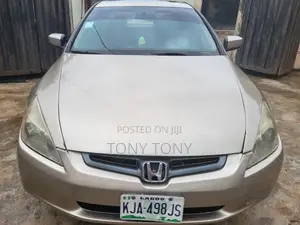 Honda Accord 2004 Gold