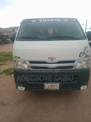 Toyota HiAce 2012 White