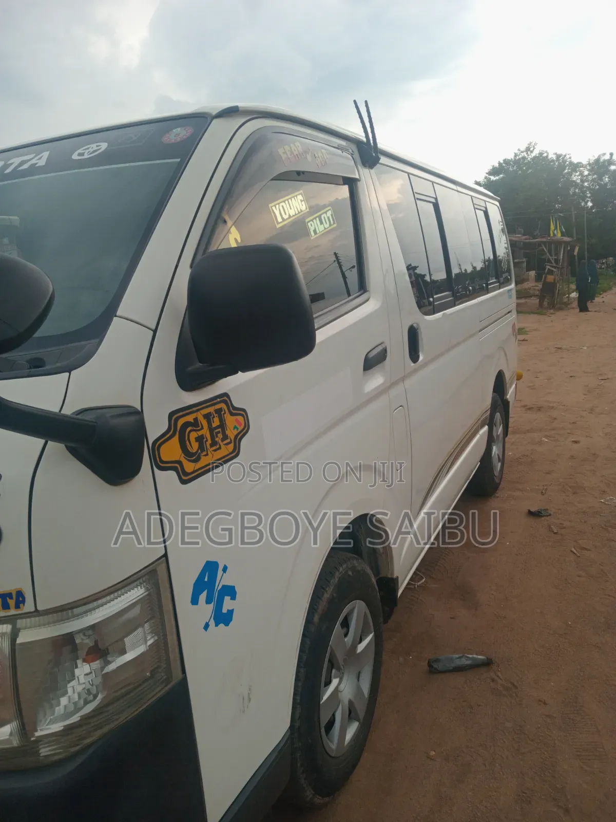Toyota HiAce 2012 White