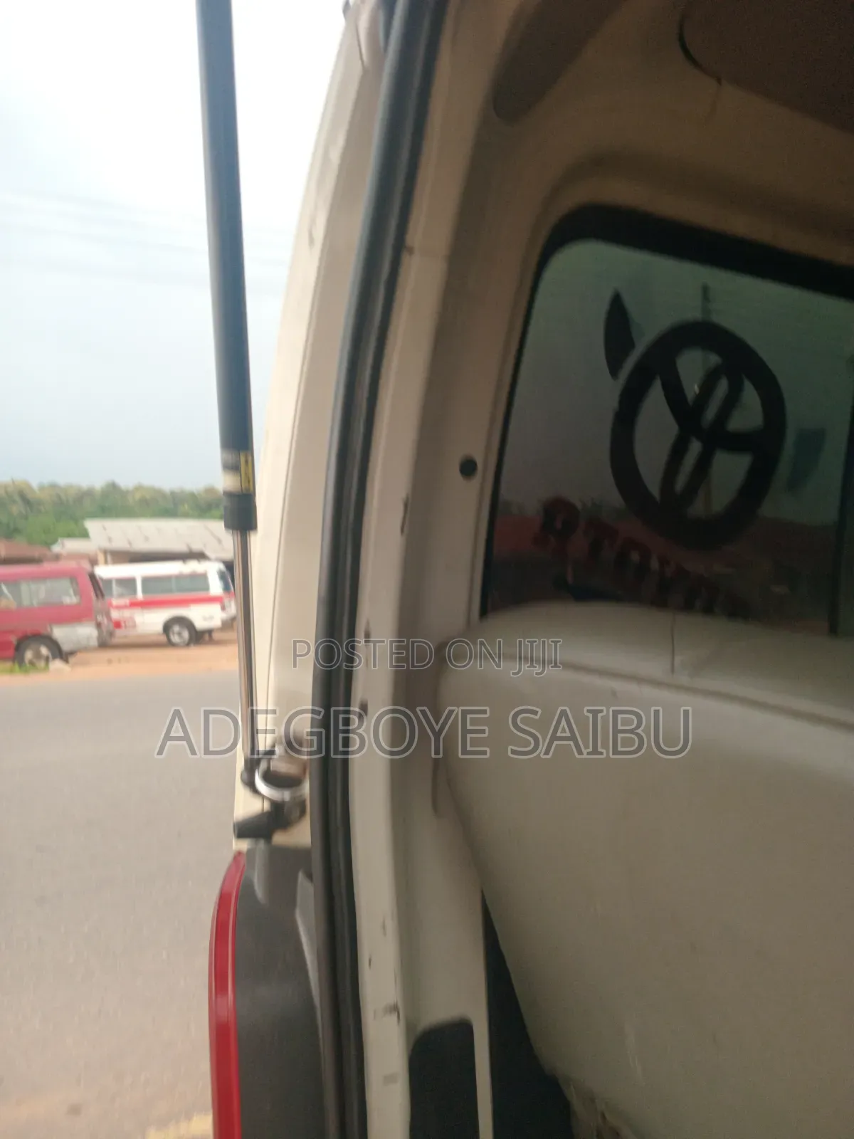Toyota HiAce 2012 White
