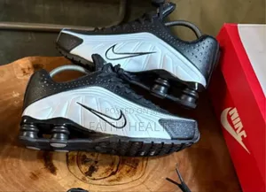 *Nike Shox “Racer” Snks*