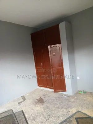 3bdrm Apartment in Ologuneru for rent