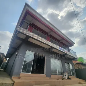 A Well Built Complex at Aliwo, Gate Ibadan