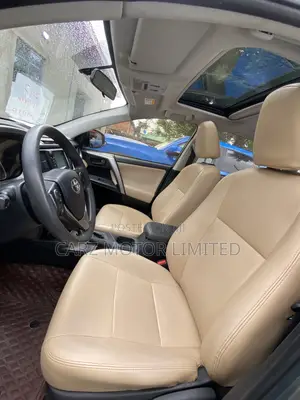Toyota RAV4 XLE FWD (2.5L 4cyl 6A) 2017 Gray
