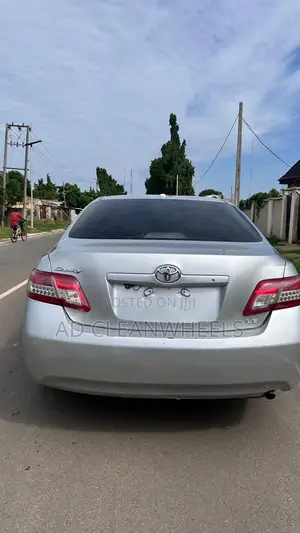 Toyota Camry LE 4dr Sedan (2.5L 4cyl 6A) 2011 Silver
