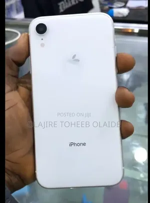 Apple iPhone XR 64 GB White