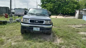Nissan Frontier XE 4x4 King Cab 116.1 in. WB 1998 Black