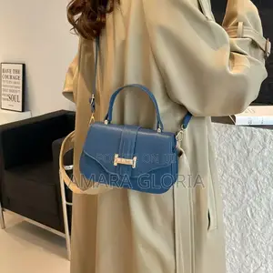 Shoulder Handbag Crossbody Small Square Bag for Women.