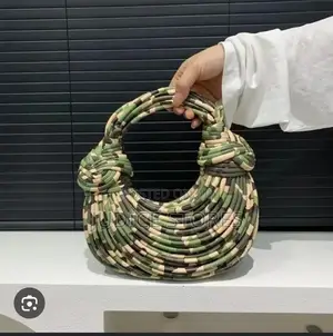 Woman Fashion Hand Woven Clutch Bag
