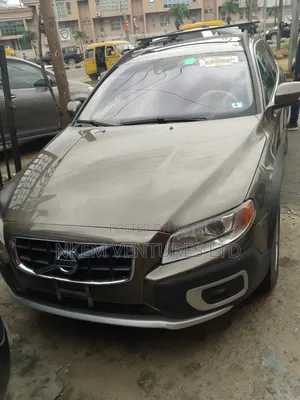 Volvo XC70 2012 Gold