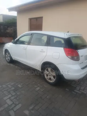 Toyota Matrix 2005 White