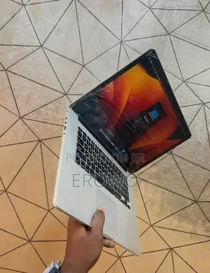 Laptop Apple MacBook Pro 2015 16GB Intel Core 7 SSD 256GB