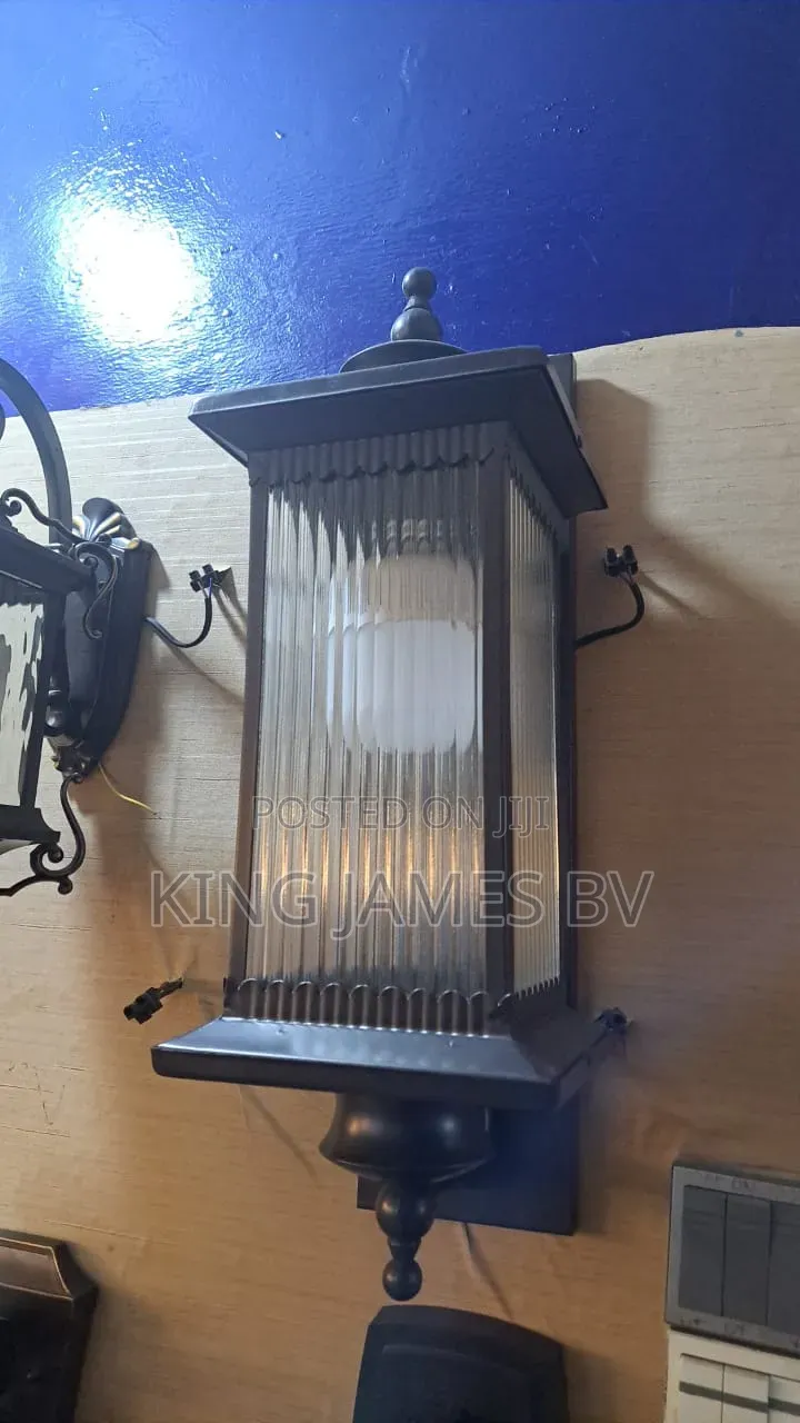 Cast Solid Wall Light