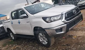 Toyota Hilux 2023 White
