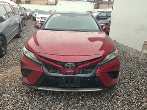 Toyota Camry XSE FWD (2.5L 4cyl 8AM) 2018 Red