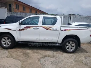 Toyota Hilux 2018 White