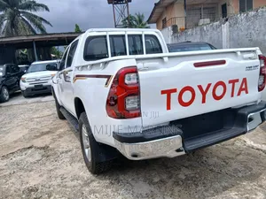 Toyota Hilux 2018 White