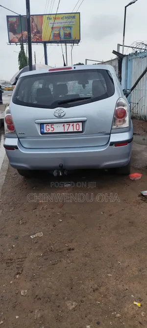 Toyota Avensis Verso 2005 Blue