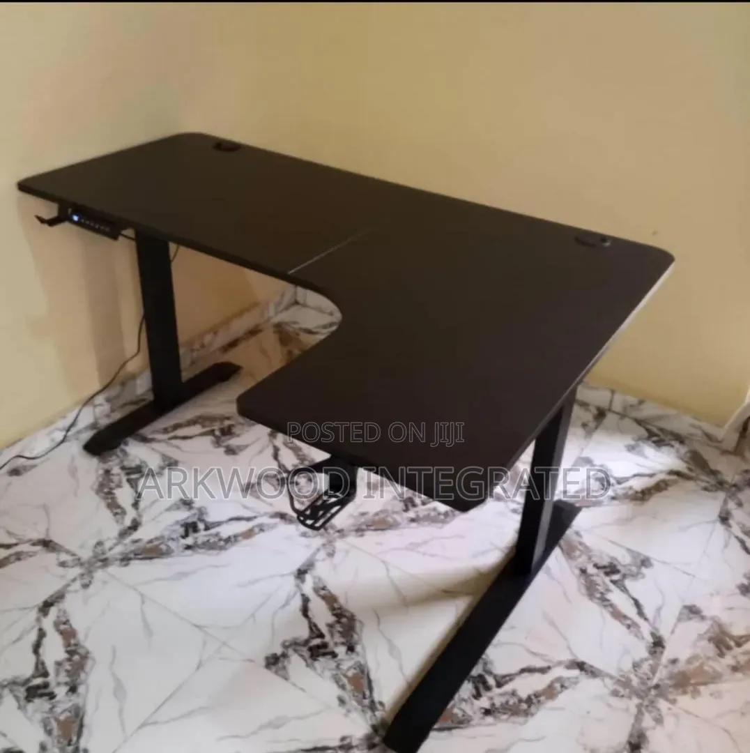L-Shape Electric Height Adjustable Table 1.4mitre