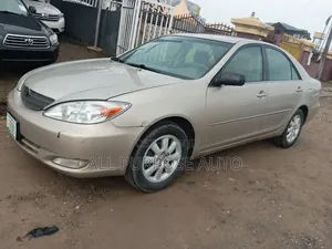Toyota Camry 2004 Gold