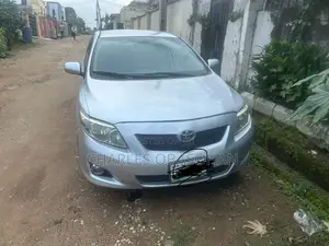 Toyota Corolla LE 4dr Sedan (1.8L 4cyl 4A) 2010 Silver