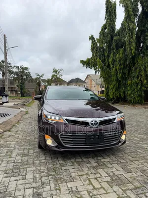 Toyota Avalon XLE Premium Sedan FWD (3.5L 6cyl 6A) 2013 Burgundy