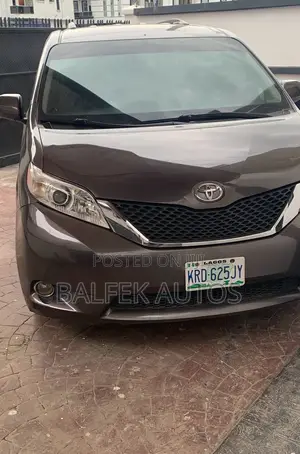 Toyota Sienna 2015 Gray