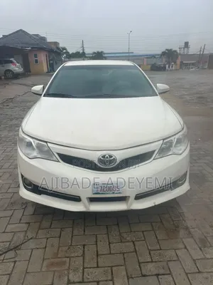 Toyota Camry SE 4dr Sedan (2.5L 4cyl 6A) 2012 White