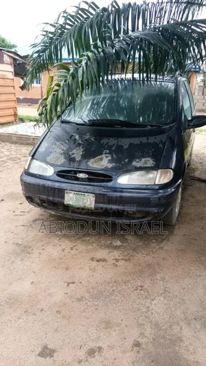 Ford Husky 2000