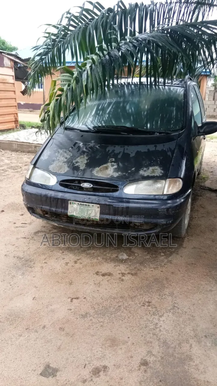 Ford Husky 2000