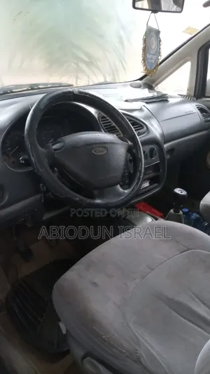 Ford Husky 2000