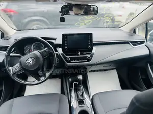 Toyota Corolla LE 2021 White