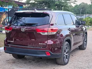Toyota Highlander XLE V6 4x4 (3.5L 6cyl 6A) 2016 Brown