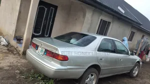 Toyota Camry 300 GLX Automatic 2002 Silver