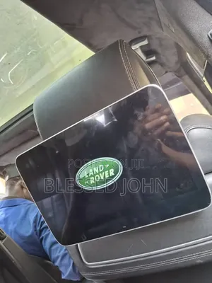 Range Rover Vogue 2015 Back Screen