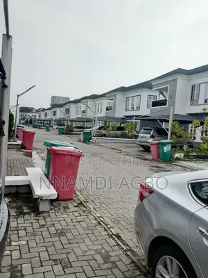 4bdrm Duplex in Chevron for rent