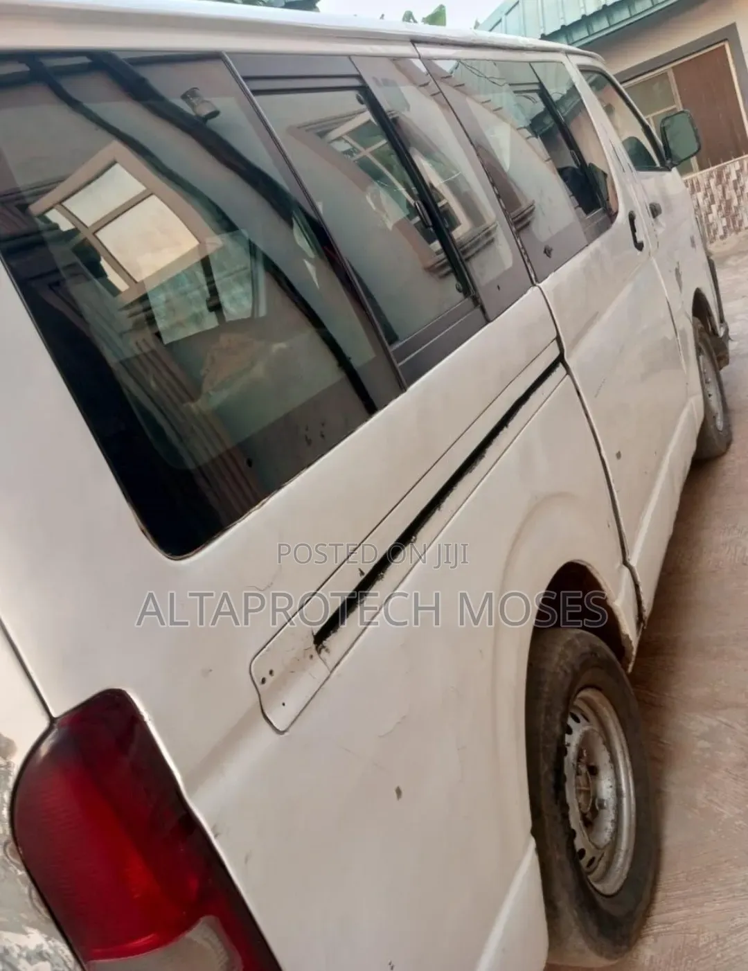 Toyota HiAce 2005 White