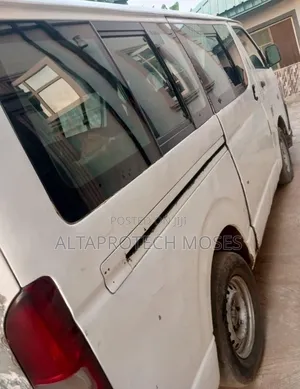 Toyota HiAce 2006 White