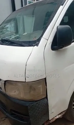 Toyota HiAce 2005 White