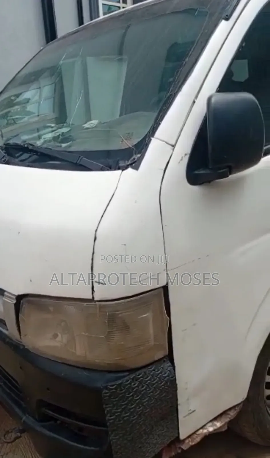 Toyota HiAce 2005 White