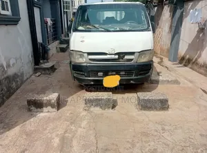 Toyota HiAce 2005 White