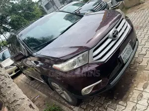 Toyota Highlander 2012 Brown