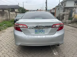 Toyota Camry XLE 4dr Sedan (2.5L 4cyl 6A) 2013 White