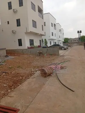 5bdrm Duplex in Jahi for rent