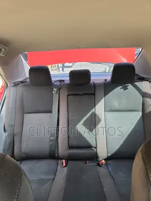 Toyota Corolla LE Eco (1.8L 4cyl 2A) 2018 Red