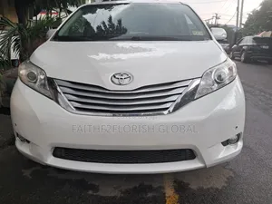 Toyota Sienna 2013 White