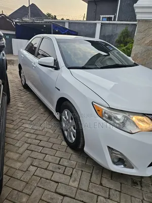 Toyota Camry XLE 4dr Sedan (2.5L 4cyl 6A) 2014 White