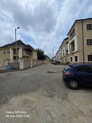 6bdrm Duplex in Manor Estate, Gaduwa for sale