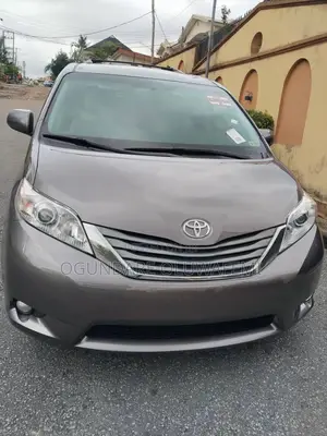 Toyota Sienna XLE 7 Passenger Mobility 2011 Gray
